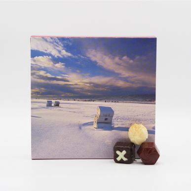 Fotokarton Strandkorb im Schnee mit 16 Trüffeln 