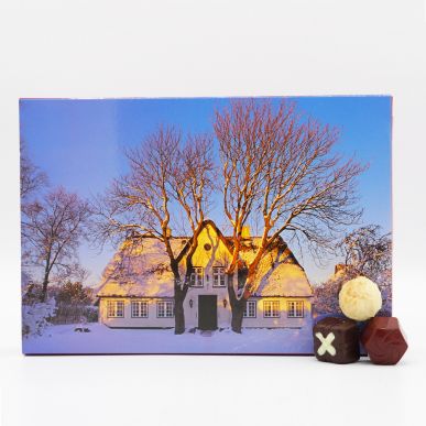 Fotokarton Friesenhhaus im Winter mit 24 Trüffeln 